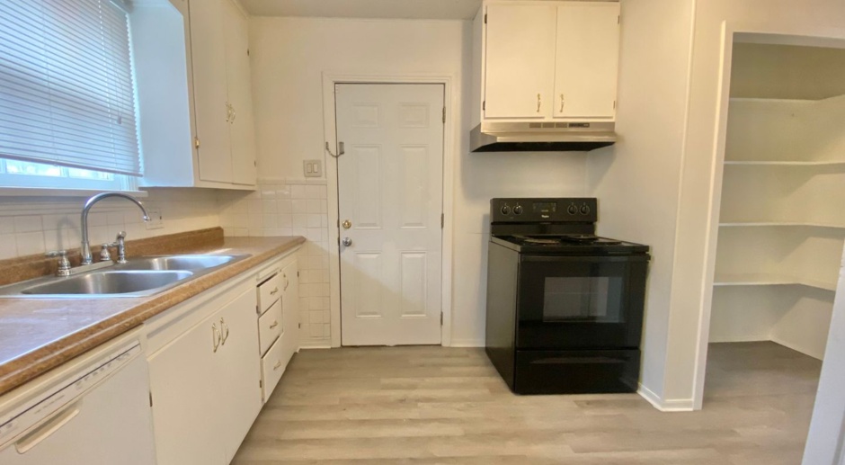 Move in special - 2nd month's rent $500 off