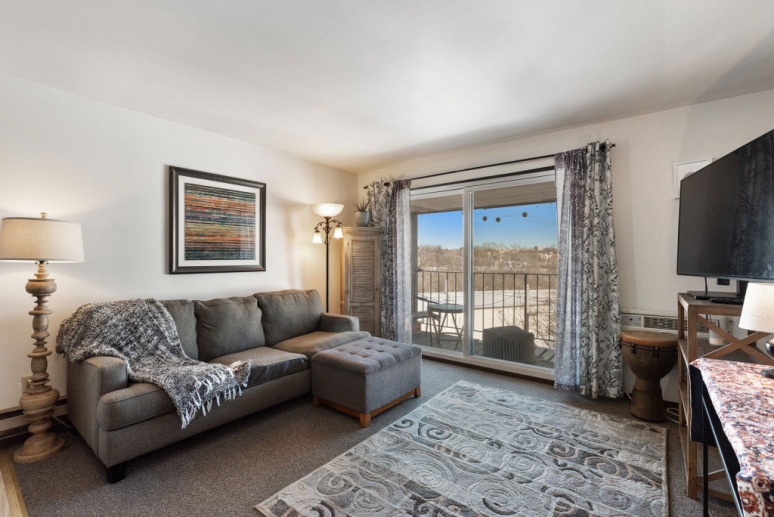 Wauwatosa 1 bedroom with heat and underground parking 