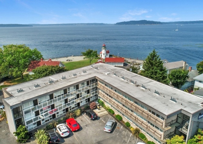 Houses Near PRICE DROP! Immaculate Alki Beach 1 Bed 1 Bath Unit w/ Views of the Sound!