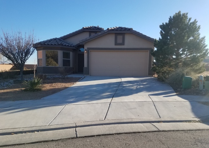 Houses Near  Great 3 bed, 2 bath, home in Huning Ranch! MOVE IN SPECIAL 1/2 off 2nd months rent!