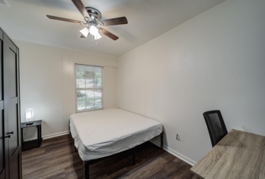 Room for Rent - Spacious, Newly Renovated Fort Worth House with Workspaces.
