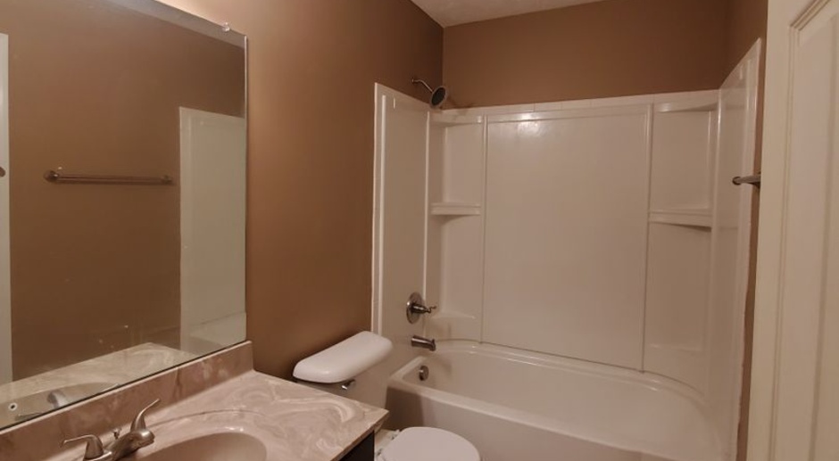 $2100 - 5 Bedrooms 3 Bathroom Split Foyer