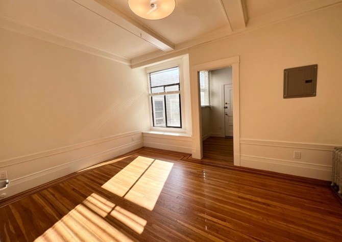 Apartments Near Great location!  Just one block from the Top of Nob Hill!   