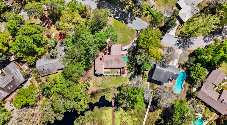 LAKE FRONT LOCATION IN THE HEART OF GAINESVILLE!!!