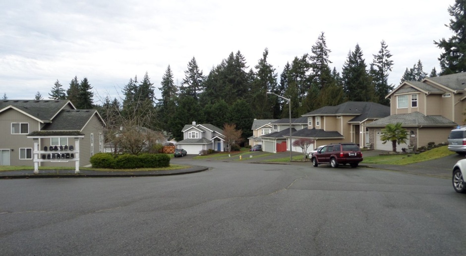 Large 4-Bedroom Home w/Attached 2-Car Garage in Great Federal Way Location! 