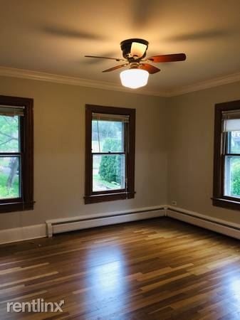 Gorgeous 2 Bed Apt 1st Fl. in Private Home- Small Pets- Parking- W/D- Located in Pleasantville
