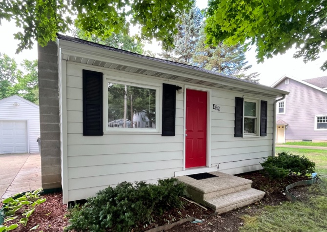 Houses Near 429 W Van Hoesen - 2Bed/1Bath Home in Portage