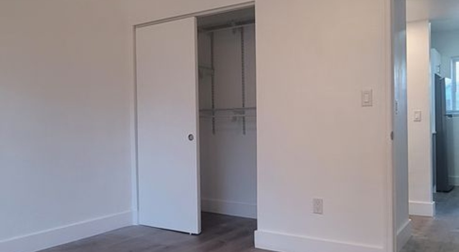 2 Beds/1 Bath at the Roads next to Vizcaya Metrorail Station. Move in Special !