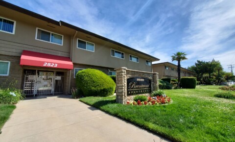 Apartments Near Sac State Brentwood Apartments at 2823 - 2831 El Camino Avenue for Sacramento State Students in Sacramento, CA