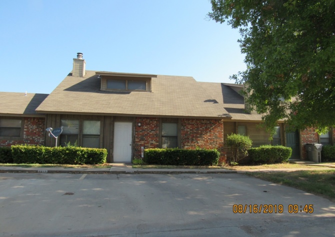 Houses Near Townhouse/Condo - Pet negotiable with home owner approval!