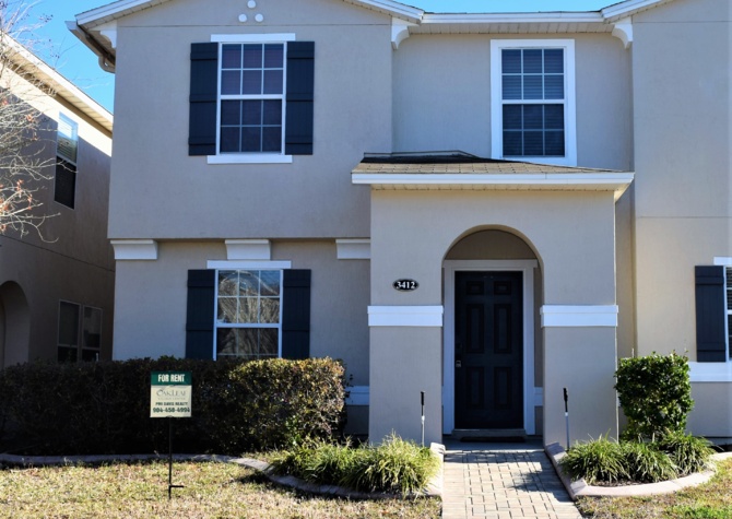 Houses Near Oakleaf Townhome with many extras!