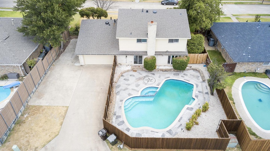 Lavishly remodeled Plano home with fenced yard & pool