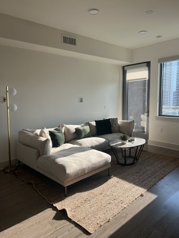 $2,500 / 1br - FURNISHED Sublet - Central East Austin 1-Bedroom - Luxury Building Sub (Downtown / Central East Austin)