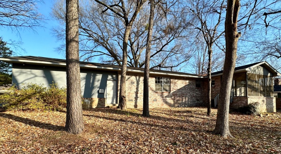 Come take a look at this house on the West side of Russellville.  