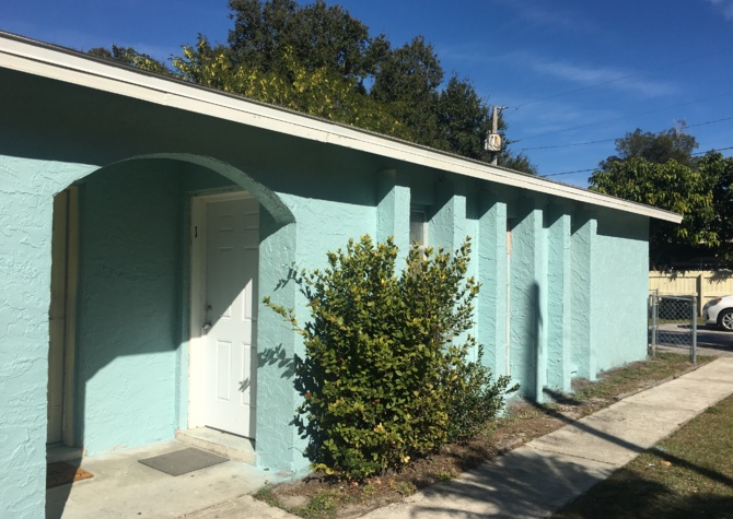 Houses Near Cute 2/1 Duplex centrally located in Clearwater