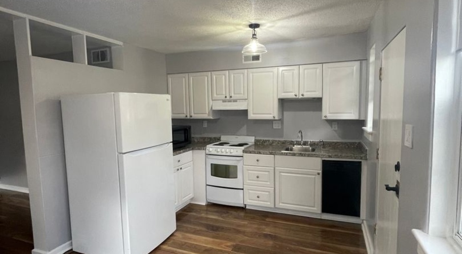 2 Bedroom 1  bath townhome located in Downtown Greenville Near Faris Road & Augusta Road