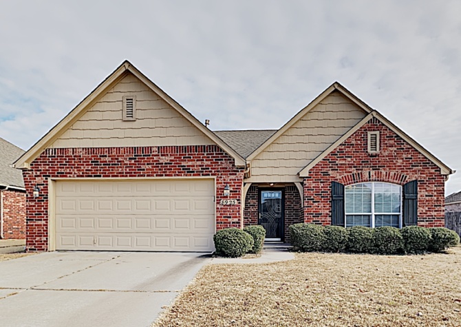 Houses Near Exceptional 3 bedroom home in Owasso Schools.