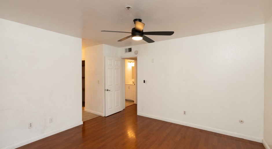 !!! MOVE IN SPECIAL $500 OFF FIRST MONTH'S RENT - BANKERS HILL !!!! STUNNING -PET FRIENDLY! ***
