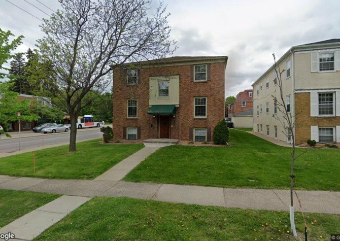 Houses Near S.MPLS 2B/1BA Condo Tons of Character/Updates AVAIL  NOW!