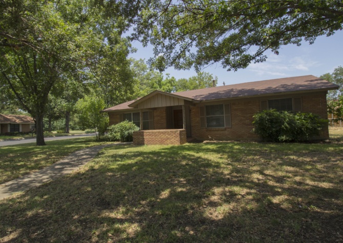 Houses Near ***Amazing Home-Walk to UNT***