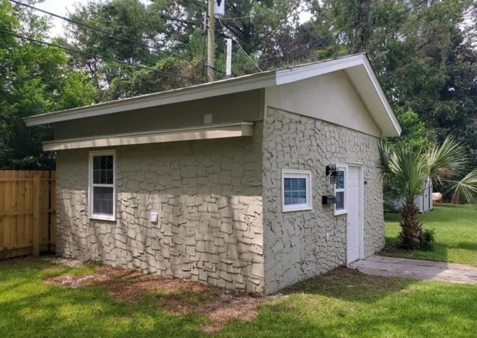 Houses Near Fully Furnished/Short term & Long Term available /645 Seiler Ave Unit B Cottage House 