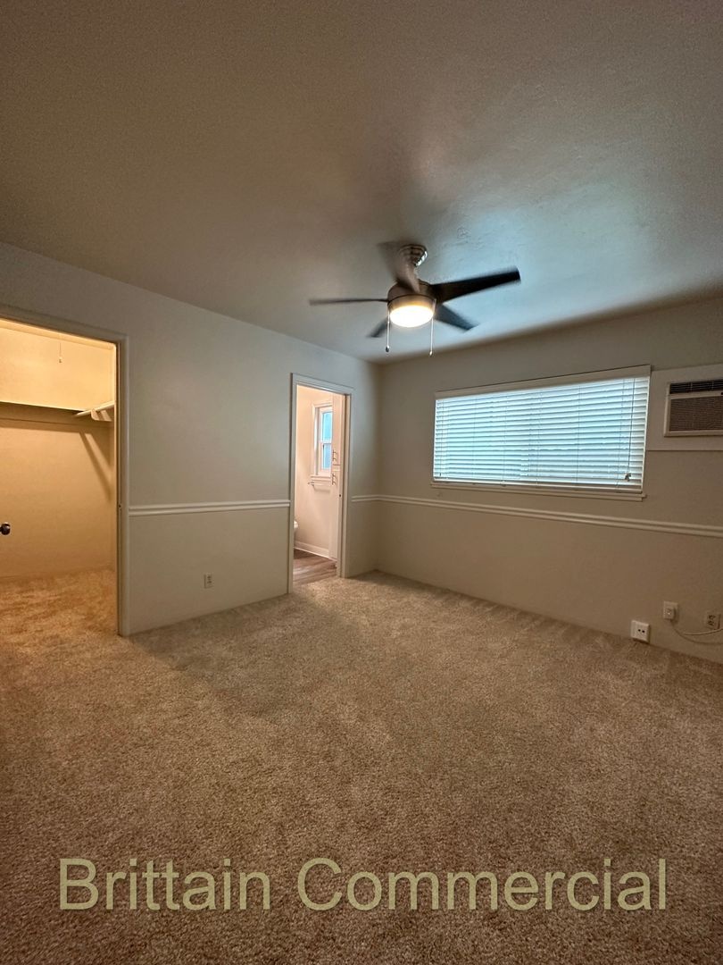 Upstairs, Awesome Location, Walk Score of 98/100 ~ $1,000 moves you in today, no rent for 30 days*!