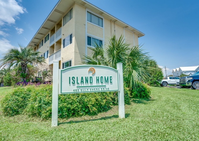 Apartments Near Walk to the Beach from this Ground Floor 1B/ 1B Long Term Rental on Holiday Isle in Destin