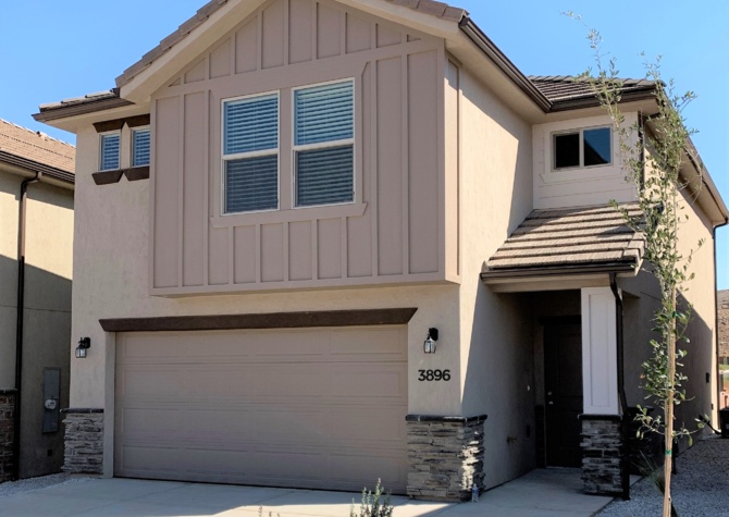 Houses Near Beautiful, like new 4 bedroom Townhome in Desert Canyon