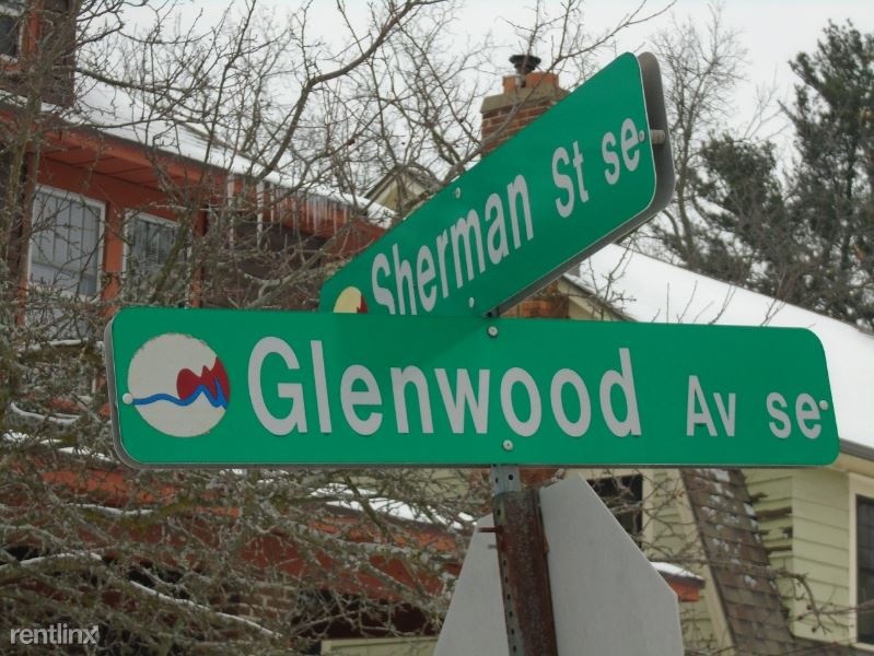 557 Glenwood Ave SE