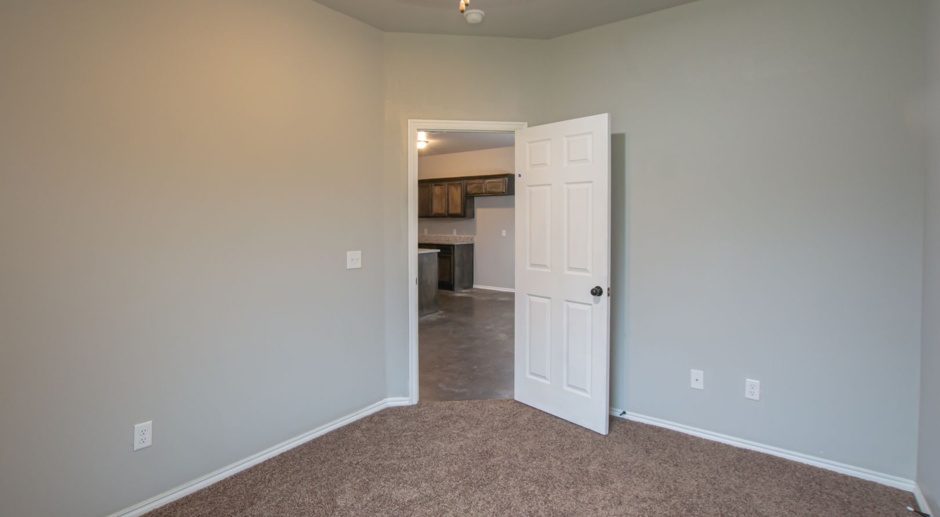 *$250 Off Move-in Special * Charming 3-Bedroom Duplex: Your New Home at 1869 Cypress Lane!