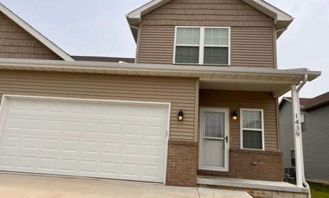 Houses Near Eureka College Introducing a stunning 4-bedroom, 3.5-bathroom house located in the desirable area of Washington, IL.  for Eureka College Students in Eureka, IL