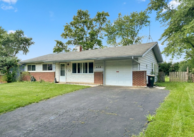 Houses Near For Rent: Impeccably Maintained Hoffman Estates Home!