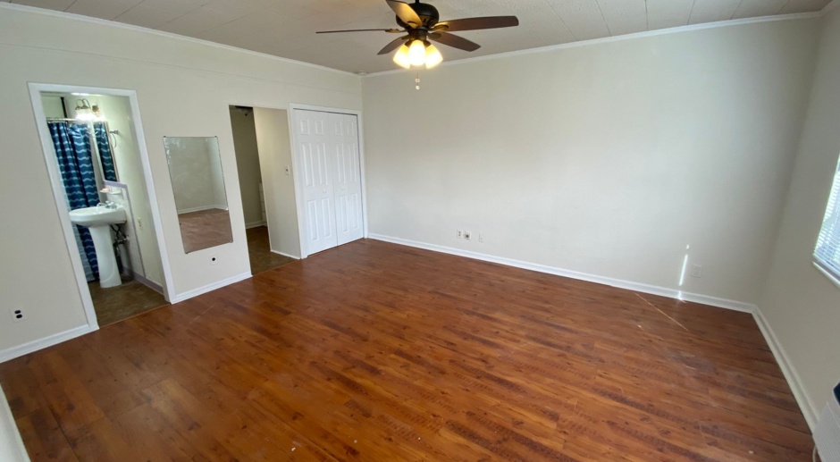 Efficiency in North College Park - Priced to Rent!