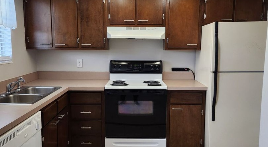 Location , Location this one  bedroom one bath  apartment close to shopping and dinning 