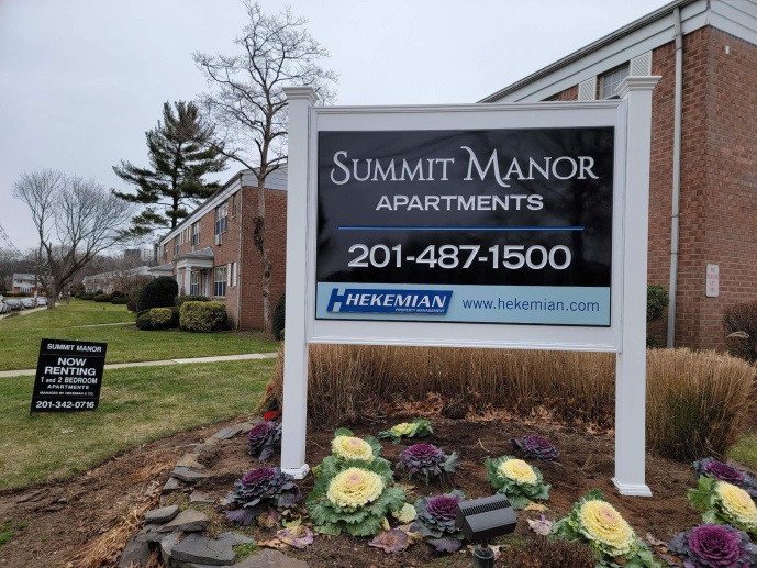 Summit Manor