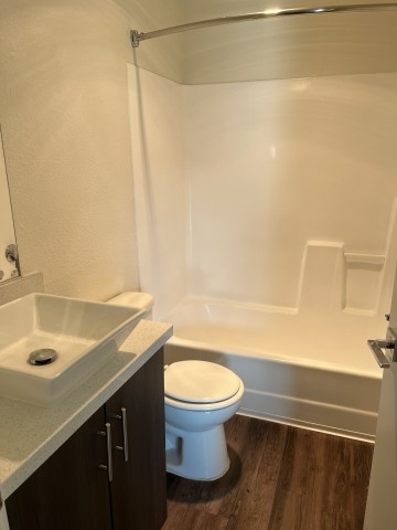 2B/2BR APT AVAILABLE (Lease Transfer) 