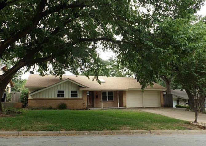 Houses Near Lovely 3 bedroom home in HEB ISD. 