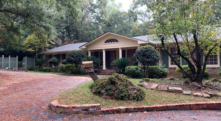 Rare Property on 2.5 Acres in the Heart of Spring Hill