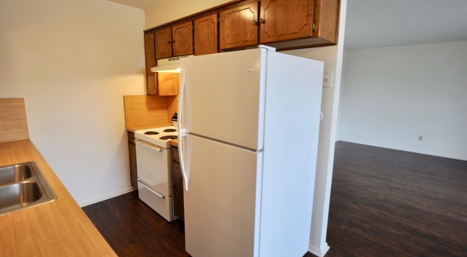 FOR LEASE! 2 BR - 1 BA Upstairs Unit at the English Oaks Apartments