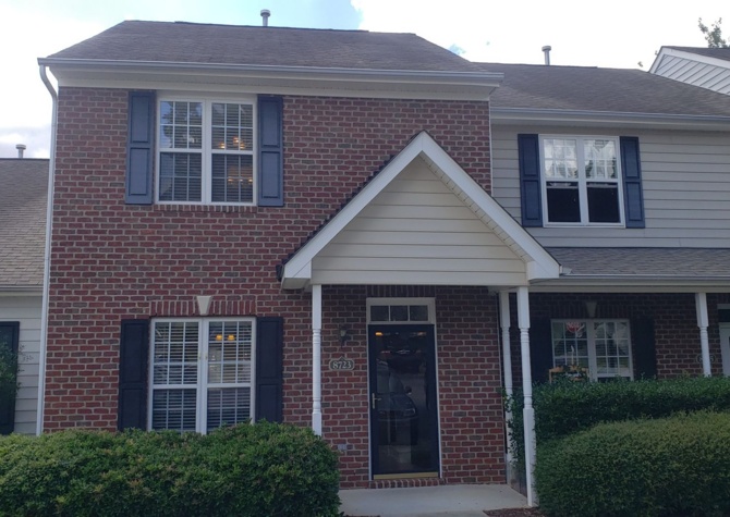 Houses Near Darling 3br/2.5ba, excellent N Raleigh location, swimming pool community! Avail Now!