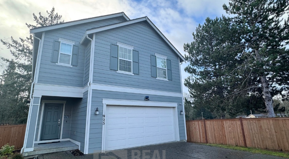 Beautiful 4 Bedroom Home in Lacey!