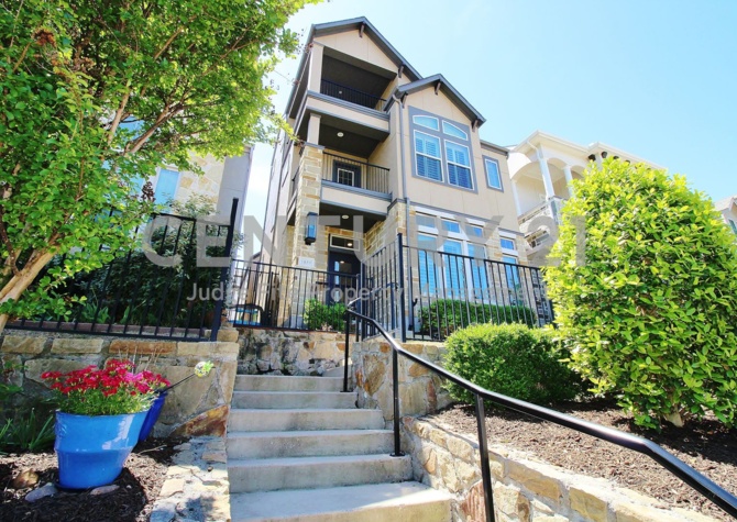 Houses Near Stunning 3 Level 3/2.5/2 Townhome with Tantalizing Dallas Skyline Views!