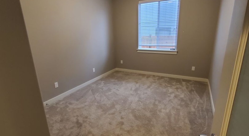 New 3+ Bedroom in North Albany.  Available in January