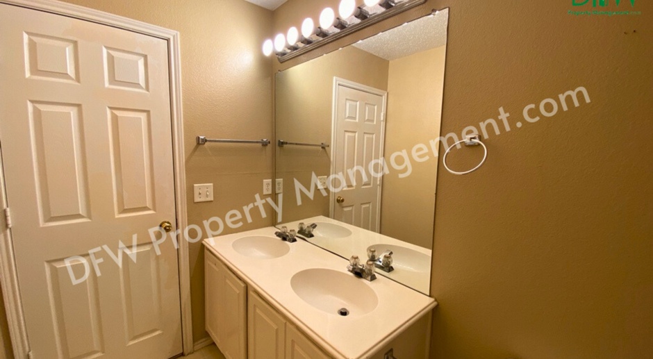Spacious 5-Bedroom, 3.5-Bathroom Home for Lease in Denton, TX