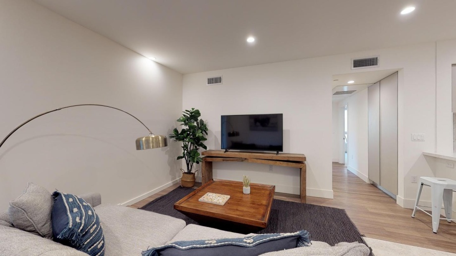 Private Bedroom in Sleek West LA Apartment Right Off Santa Monica Blvd
