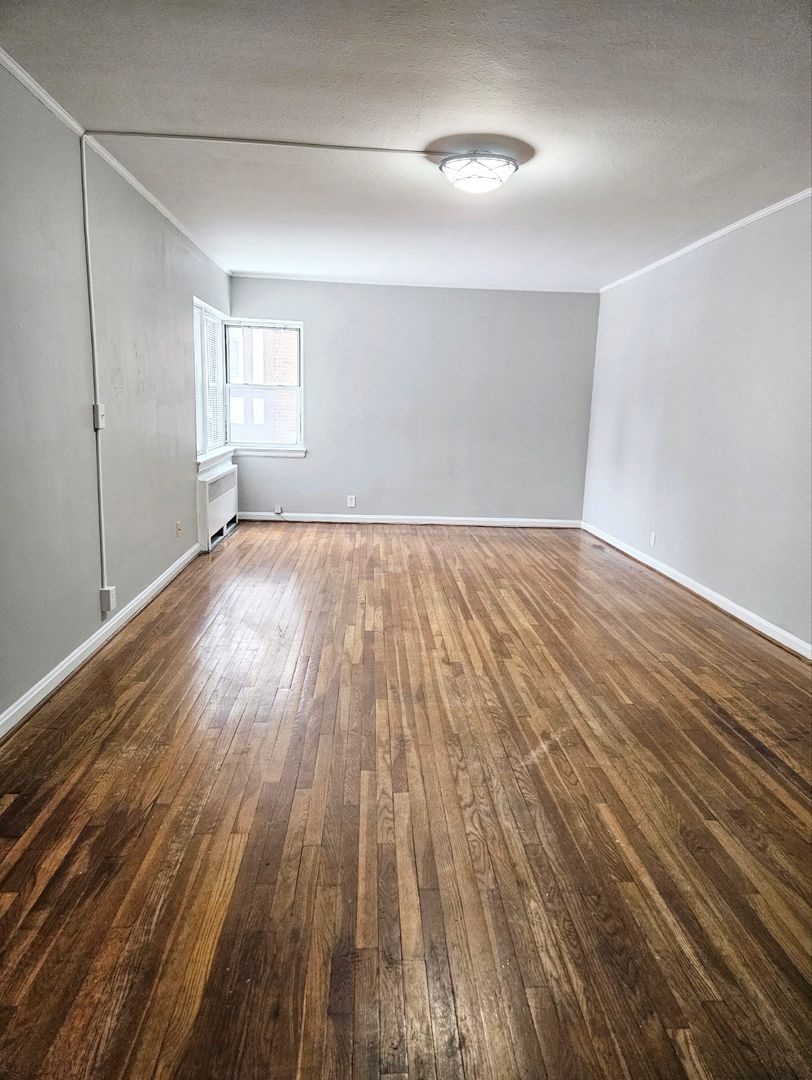 Edgewater House - Huge 2 BR unit in Lakewood with garage parking
