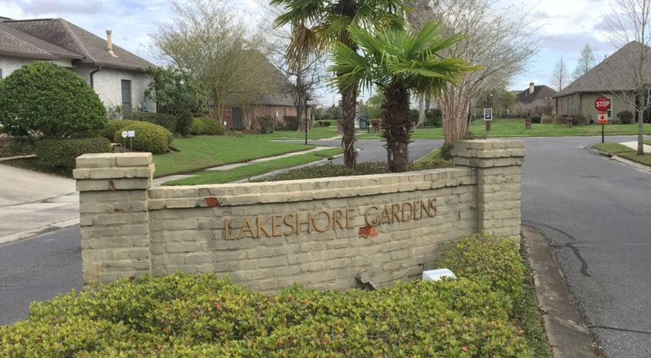 Executive 3 Bedroom home in Lakeshore Gardens Available NOW!