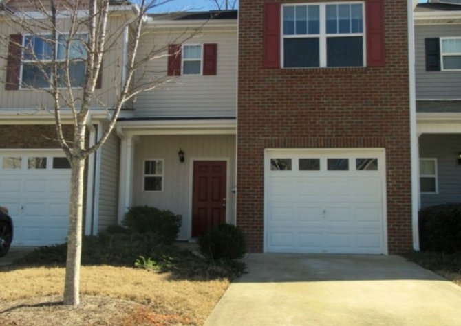 Houses Near Welcome to this charming 3 bedroom, 2.5 bathroom townhome in Acworth, GA.