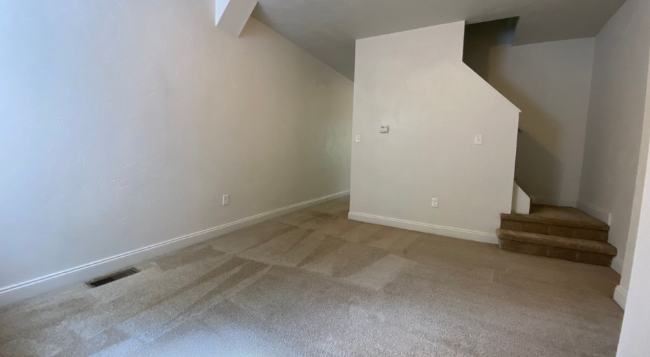 2BR Townhouse with Fully Equipped Kitchen & W/D Included! Great Location! Call Now!