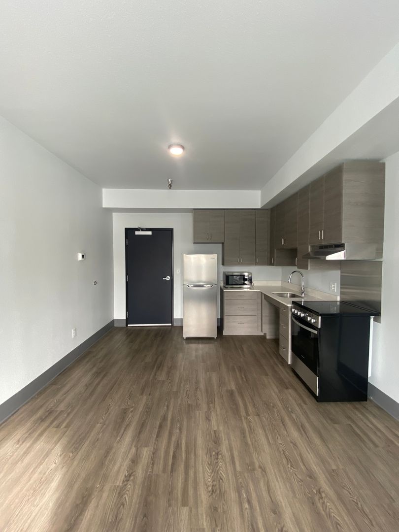 ADA Friendly Unit in Beautifully Renovated Complex